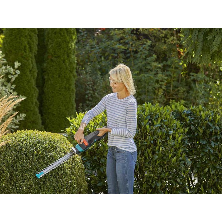 Gardena EasyCut 40/18V P4A akkukäyttöinen pensasleikkuri, 40 cm, ilman akkua ja laturia