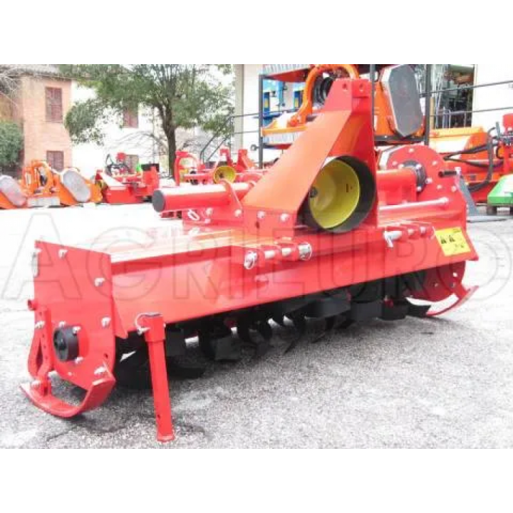 UR 132 traktorijyrsin, 132 cm, mekaaninen sivusiirto, 35–40 HP