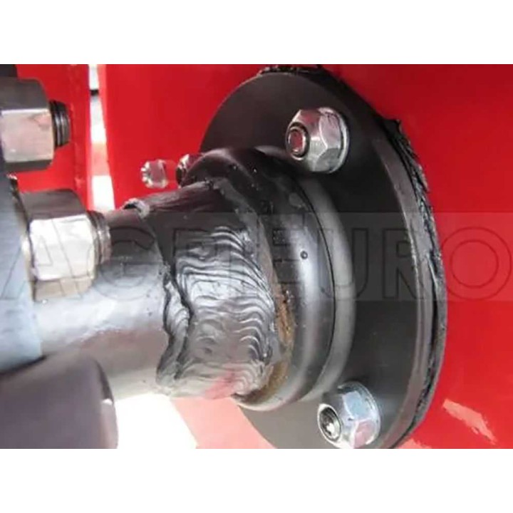 UR 150 traktorijyrsin, 150 cm, 48 jyrsinterää, sivuttaissiirto, 35–40 HP
