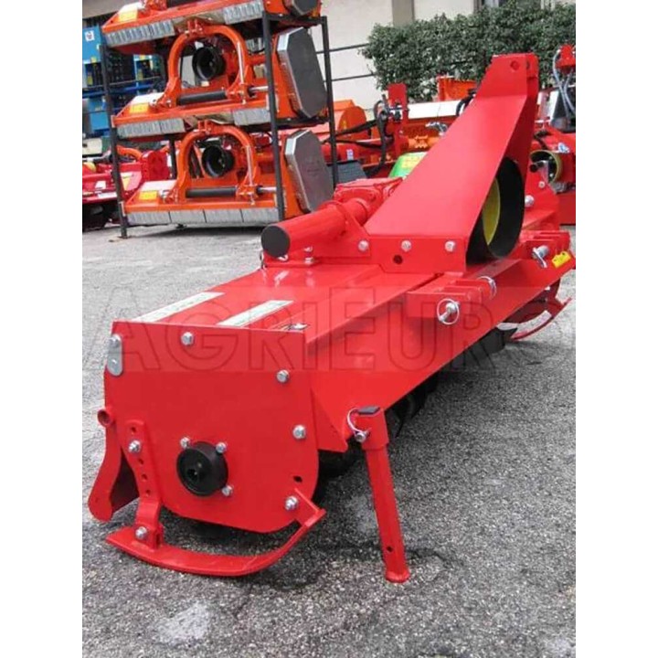 UR 168 traktorijyrsin, 168 cm, 35–40 HP, mekaaninen sivuttaissiirto