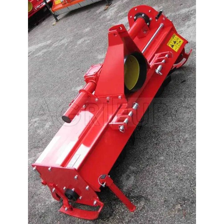 UR 168 traktorijyrsin, 168 cm, 35–40 HP, mekaaninen sivuttaissiirto