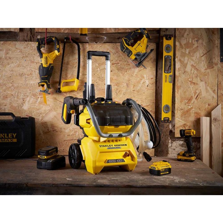 Stanley SFMCPW1500B-XJ akkukäyttöinen painepesuri, 100 bar, 2 × 18 V 4 Ah
