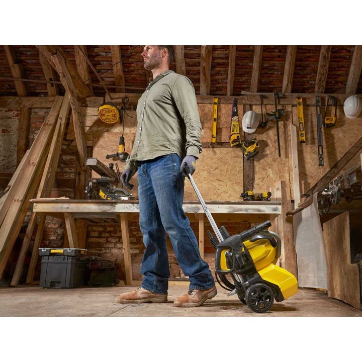 Stanley SFMCPW1500B-XJ akkukäyttöinen painepesuri, 100 bar, 2 × 18 V 4 Ah
