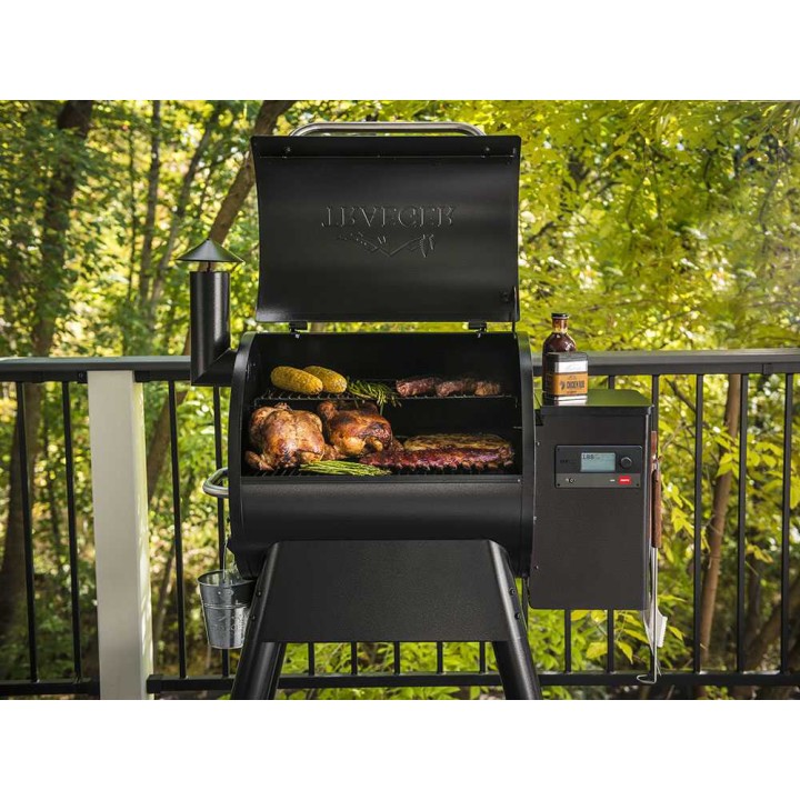 Traeger Pro 575 pellettigrilli, Wi-Fi-ohjaus, savustustoiminto, 4 477 cm²