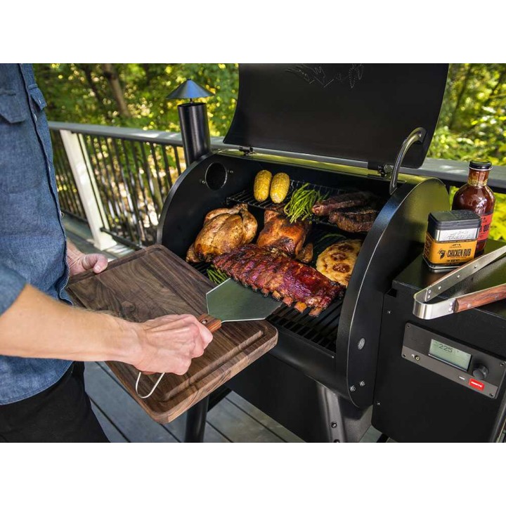 Traeger Pro 575 pellettigrilli, Wi-Fi-ohjaus, savustustoiminto, 4 477 cm²
