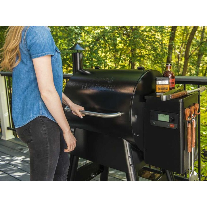 Traeger Pro 575 pellettigrilli, Wi-Fi-ohjaus, savustustoiminto, 4 477 cm²