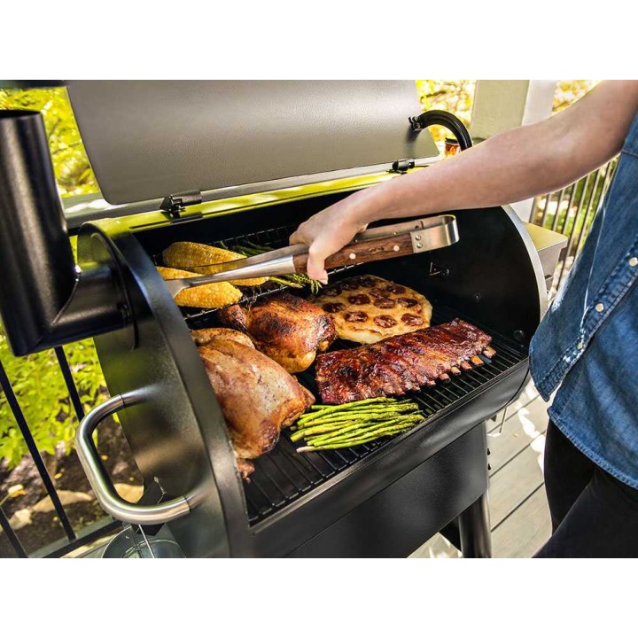 Traeger Pro 575 pellettigrilli, Wi-Fi-ohjaus, savustustoiminto, 4 477 cm²