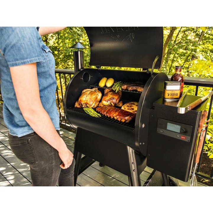 Traeger Pro 575 pellettigrilli, Wi-Fi-ohjaus, savustustoiminto, 4 477 cm²