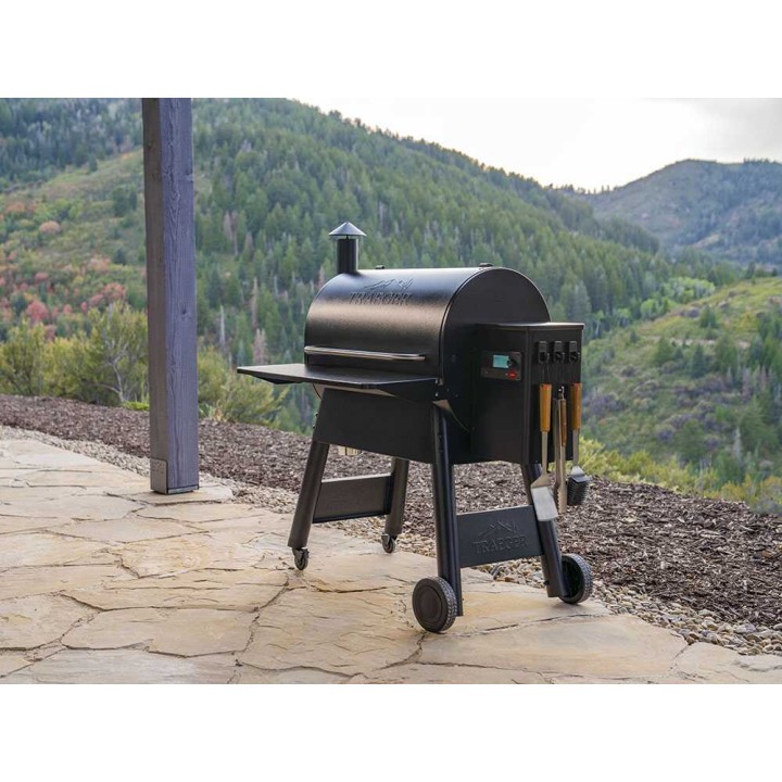 Traeger Pro 780 Black -pellettigrilli, Wi-Fi-ohjaus, 3 648 cm²