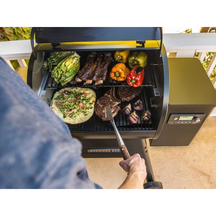 Traeger IronWood 650 pellettigrilli, Wi-Fi-ohjaus, 2 688 cm²