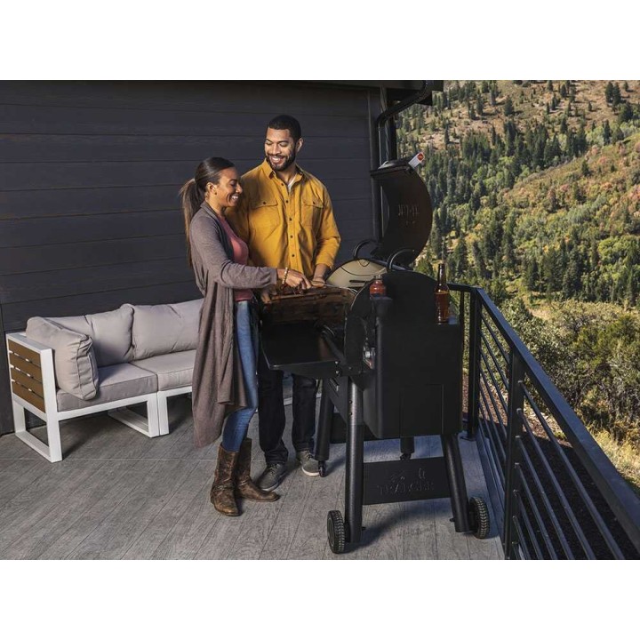 Traeger IronWood 885 pellettigrilli, Wi-Fi-ohjaus, 3 675 cm²