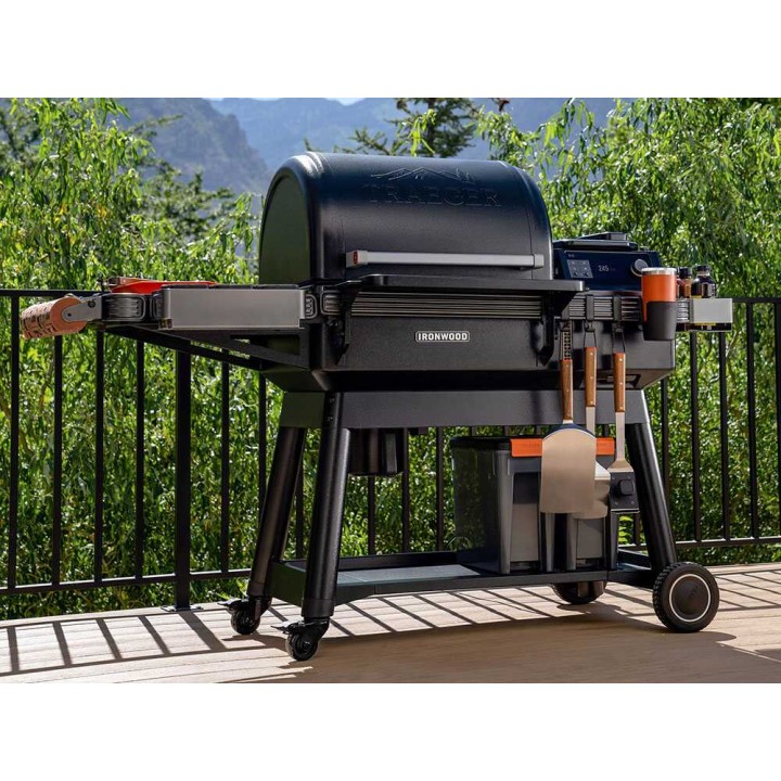 Traeger IronWood INT -pellettigrilli, Wi-Fi-ohjaus, 3 974 cm², 260 °C
