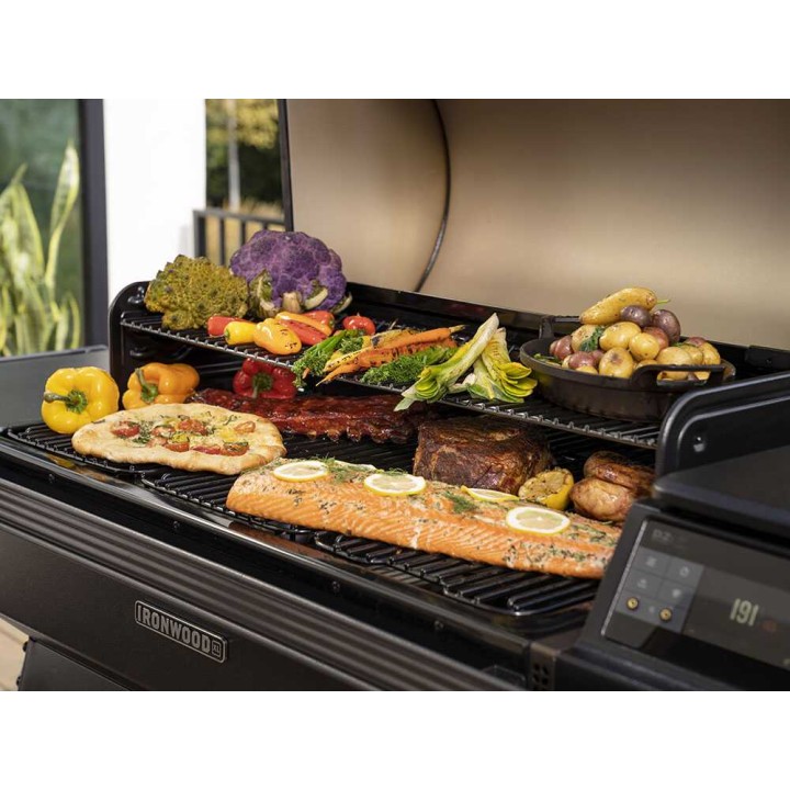 Traeger IronWood XL INT pellettigrilli, Wi-Fi-ohjaus, 5 961 cm²