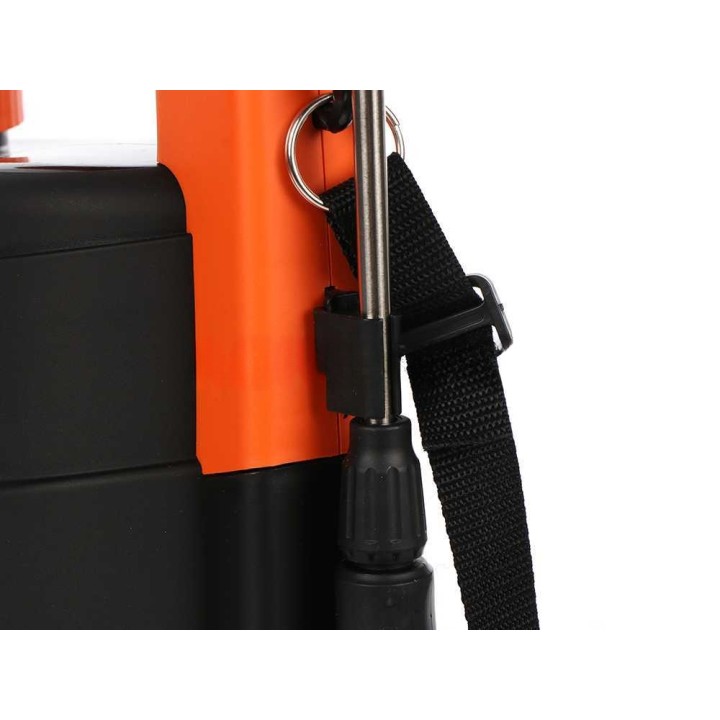 Black & Decker BXSPBS05E akkukäyttöinen reppusumutin, 5 l, 3,7 V, 2,6 Ah