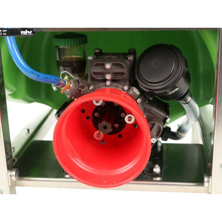 Sbaraglia Spray 600L -ruiskutuslaite traktorille, AR 713 -pumppu