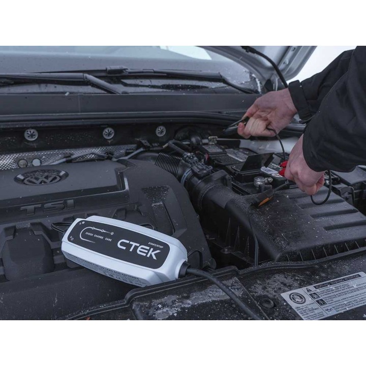 CTEK CT5 START/STOP 12V -akkulaturi ja ylläpitolaite, 3,8 A, 8 vaihetta