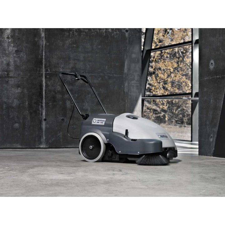 Nilfisk SW750 akkukäyttöinen lakaisukone, 60 l, 12 V, 46 Ah