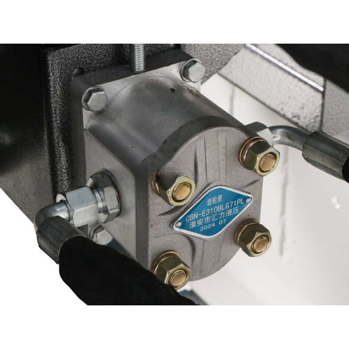 BlackStone BTC 100 HYDRO traktorikäyttöinen oksasilppuri, 100 mm, hydraulinen syöttö