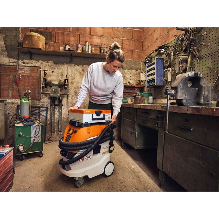 STIHL SE 133 ME märkä- ja kuivaimuri, 42 l, 1 400 W