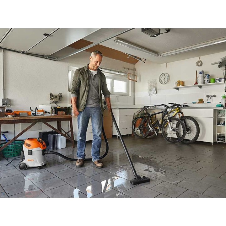 STIHL SE 33 märkä- ja kuivaimuri, 1 400 W, 12 l, puhallustoiminto