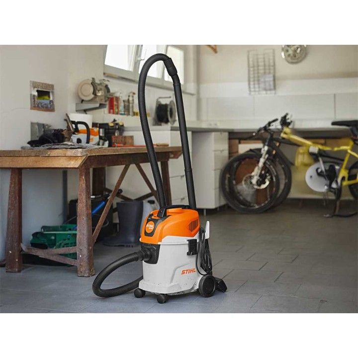 STIHL SE 33 märkä- ja kuivaimuri, 1 400 W, 12 l, puhallustoiminto