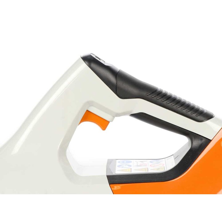 STIHL BGA 30 -akkupuhallin, 2 × 10,8 V 2,6 Ah akku ja laturi