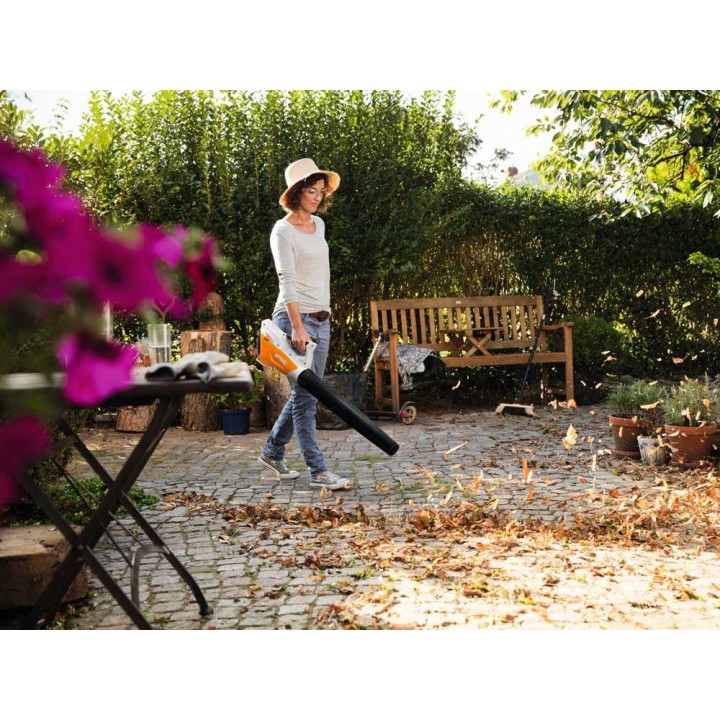 STIHL BGA 45 Set akkulehtipuhallin, 18 V, integroitu akku