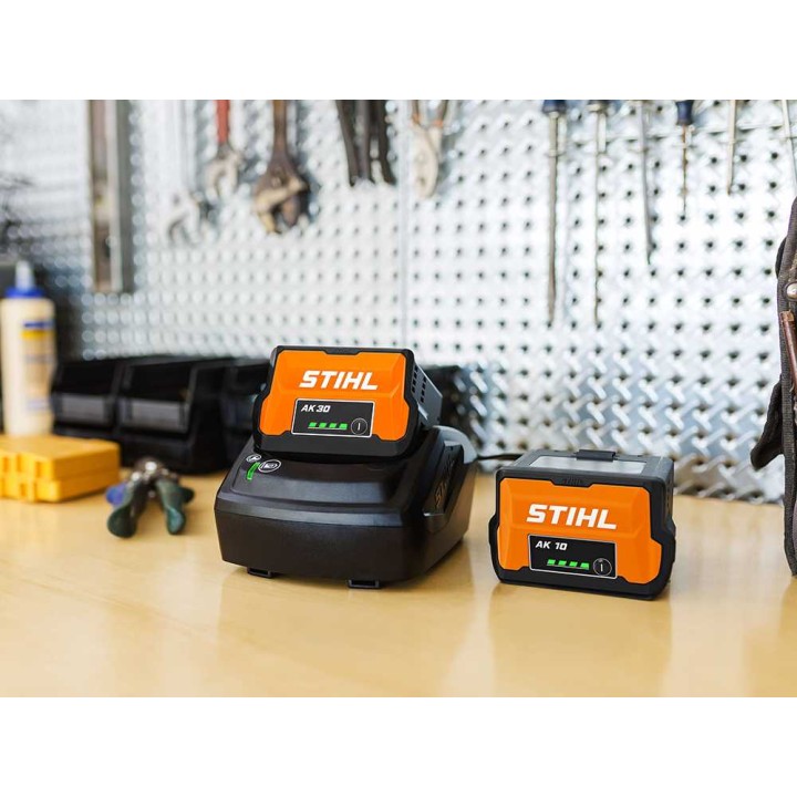 STIHL AL 101 -akkulaturi, 230 V, 75 W