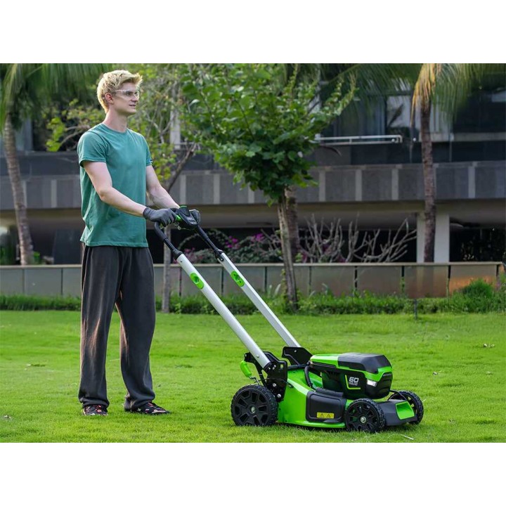 Greenworks GD60LM46SPK4 akkuruohonleikkuri, 46 cm, 60 V, 4 Ah, vetävä