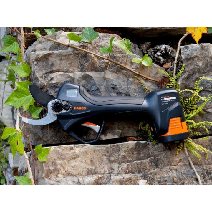 Bahco BCL235 akkukäyttöiset oksasakset, 2 × 14,4 V / 2,5 Ah