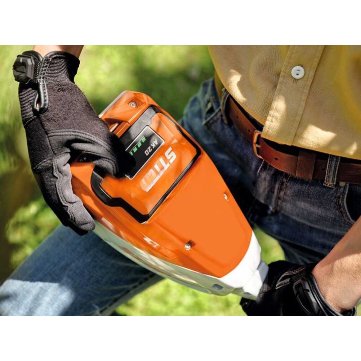 STIHL KMA 80 R -akkuvoimaleikkuri, 36 V, 4 Ah, akku ja laturi