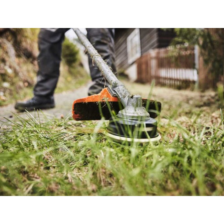 STIHL KMA 80 R monitoimilaite, 36 V, 5 Ah akku ja lisävarusteet