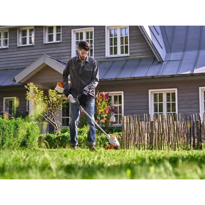 STIHL FSA 50 -akkutrimmeri, 36 V, 2 Ah:n akku ja laturi