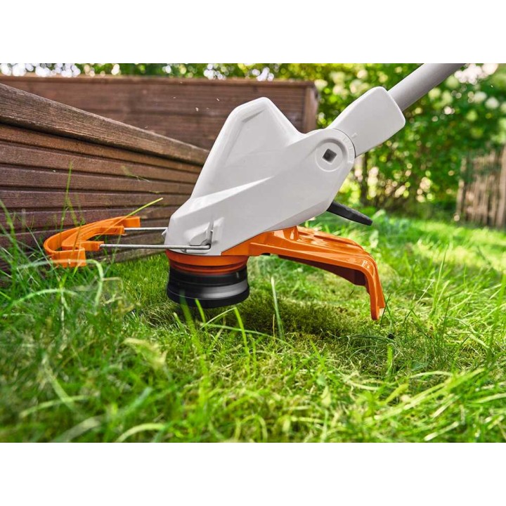 STIHL FSA 50 -akkutrimmeri, 36 V, 2 Ah:n akku ja laturi