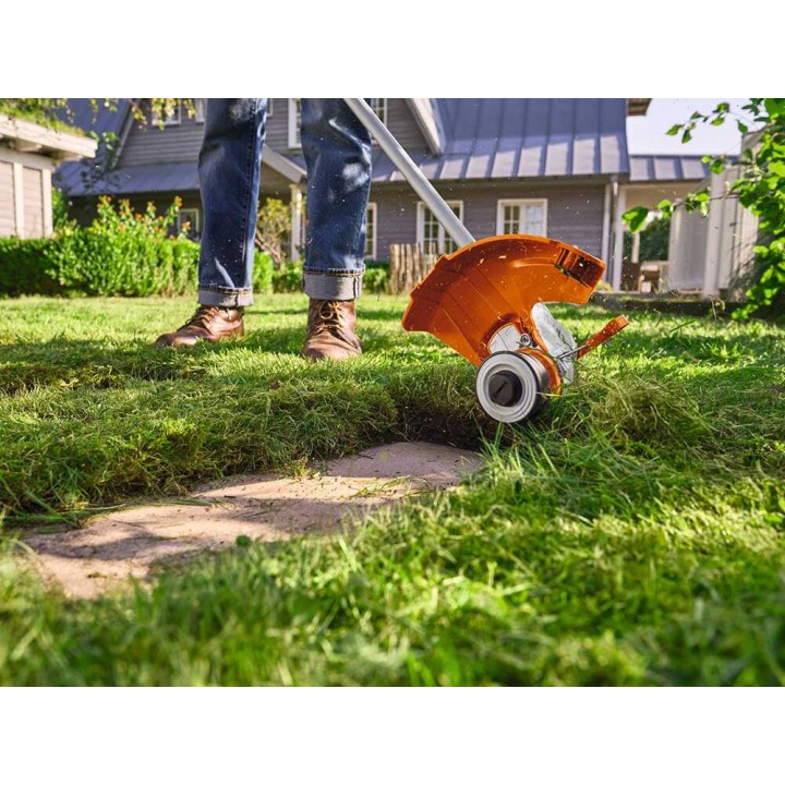 STIHL FSA 50 -akkutrimmeri, 36 V, 2 Ah:n akku ja laturi