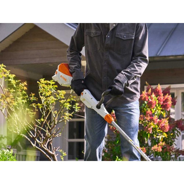 STIHL FSA 50 -akkutrimmeri, 36 V, 2 Ah:n akku ja laturi