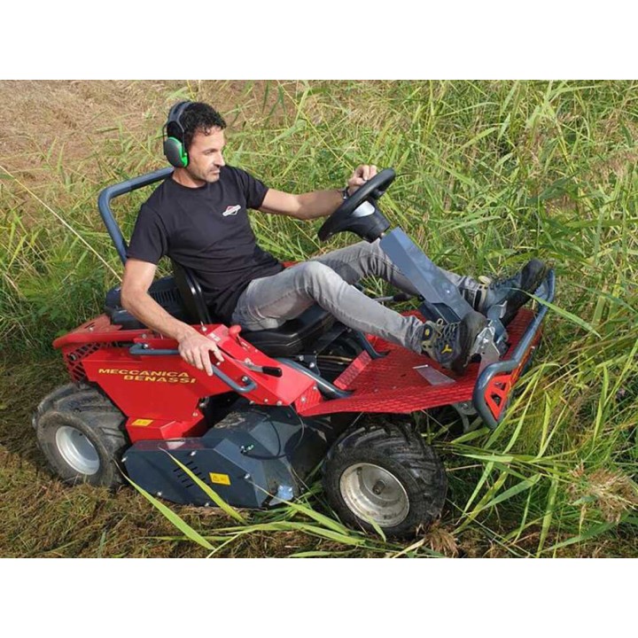 FOX 110 4WD traktorimallinen murskainleikkuri, 110 cm, 26 HP, hydrostaattinen neliveto