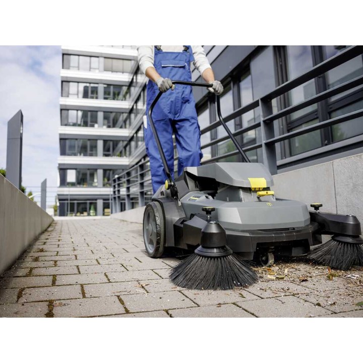 Kärcher KM 70/30 C Bp 2SB akkukäyttöinen lakaisukone, 98 cm, ilman akkua ja laturia