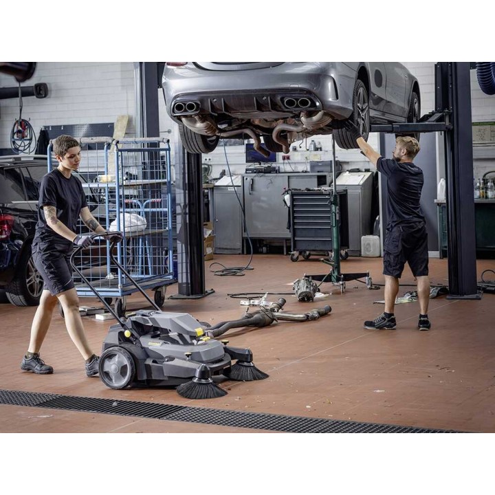 Karcher KM 70/30 C Bp 2SB akkukäyttöinen lakaisukone, 36 V, 98 cm