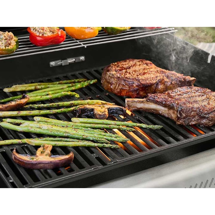Weber Spirit E-435 kaasugrilli, 4 poltinta, 10,26 kW, sivukeitin
