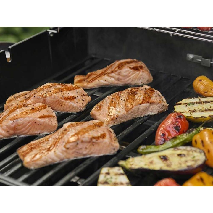 Weber Spirit E-435 kaasugrilli, 4 poltinta, 10,26 kW, sivukeitin