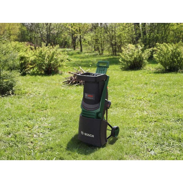 Bosch UniversalShredder akkukäyttöinen oksasilppuri, 36 V, 2 × 18 V/4 Ah