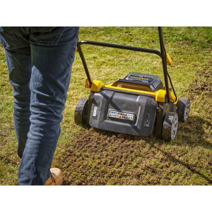 Stanley Fatmax SCOEP3801M2-QW akkukäyttöinen nurmikon ilmaaja, 38 cm, 2 × 18 V 4 Ah