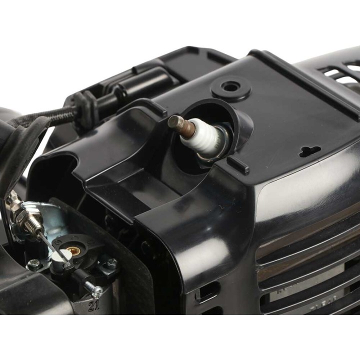 KAAZ V 540 S bensiiniraivaussaha, Mitsubishi TLE 48, 47,1 cm³, 2,1 HP