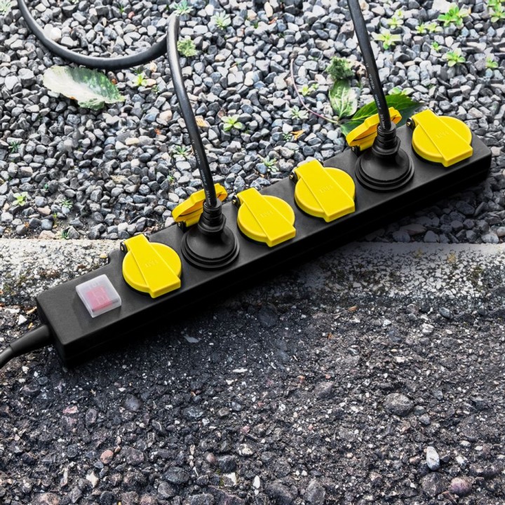 PVP6 jatkopistorasia itsesulkeutuvilla suojakansilla