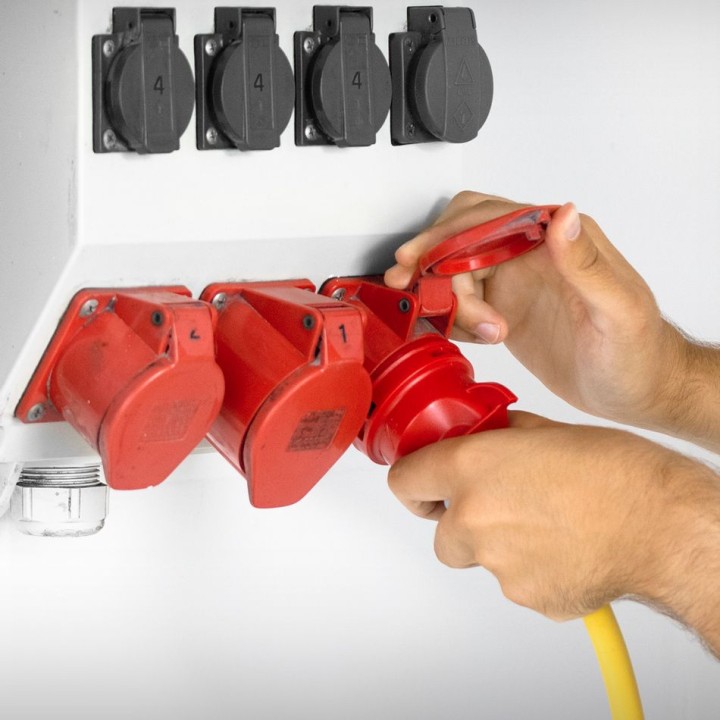 Ammattikäyttöön tarkoitettu jatkokaapeli 20 m, 400 V, 16 A, 2,5 mm²
