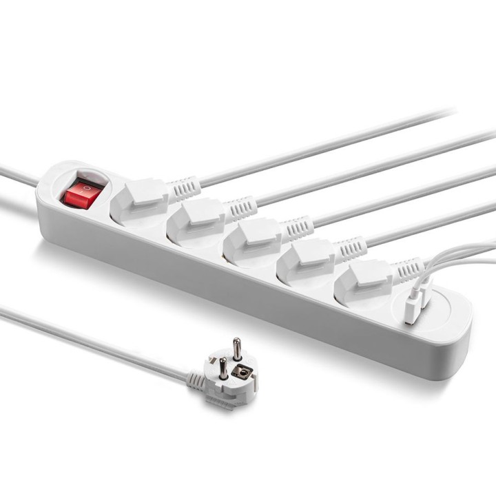 PVH5-jatkopistorasia 5 pistorasialla ja 2 USB-latausliitännällä