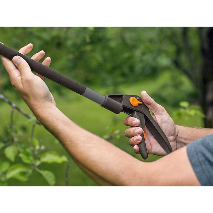 Fiskars Light UP69 pitkävartiset oksasakset, 12 mm, 150 cm, kääntyvä pää