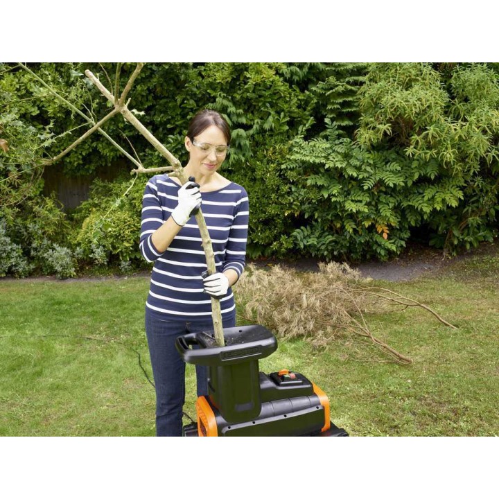 Black & Decker BEGAS5800-QS sähköinen oksasilppuri, 2 800 W, tela ja keräysastia