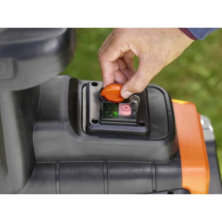 Black & Decker BEGAS5800-QS sähköinen oksasilppuri, 2 800 W, tela ja keräysastia